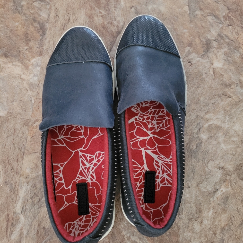 Olukai leather loafers 7.5 and 8.5